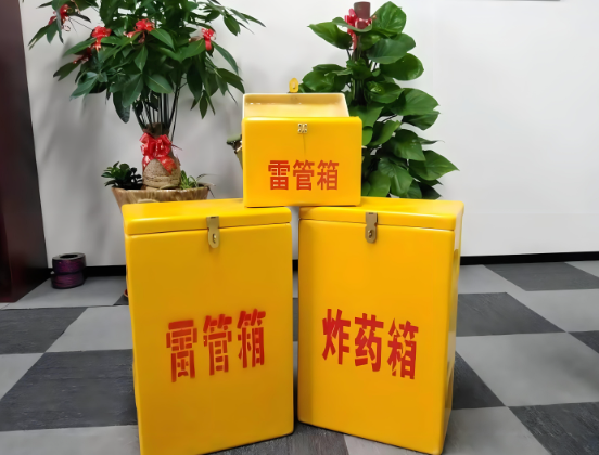 融水玻璃钢炸药箱与普通炸药箱有什么区别？